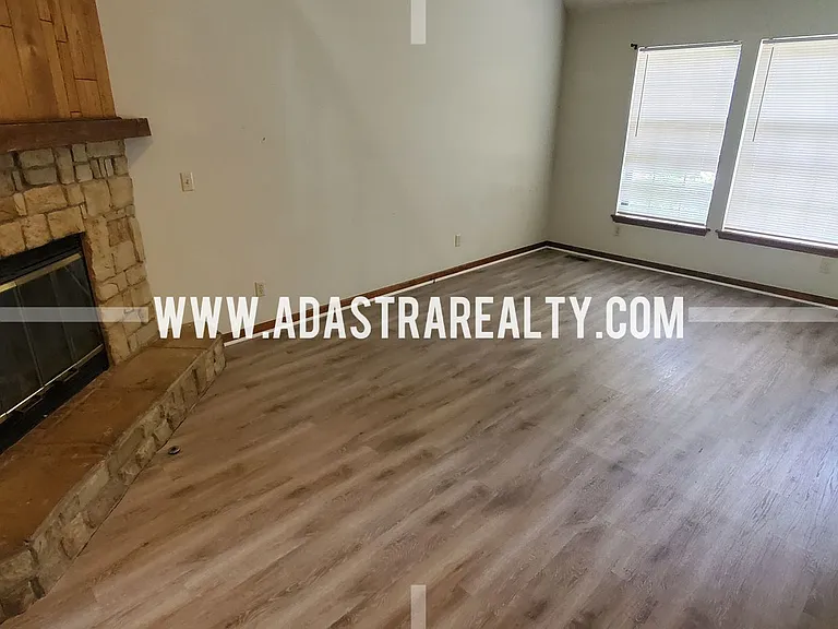 6622 W 149th Ter — Photo 11