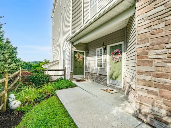 1721 Hawthorn Way, New Windsor, NY 12553