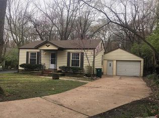 901 Trellis Ln, Saint Louis, MO 63122