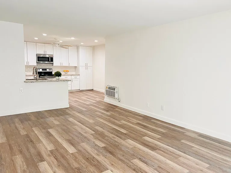 1345 Cabrillo Park Dr #R5 — Photo 10