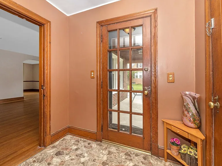 531 Lee Pl — Photo 3