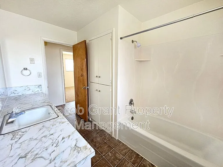 2134 Saint Clair Rd — Photo 11