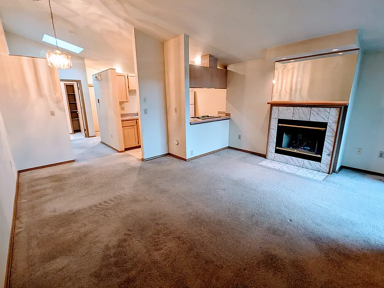 302 top floor living room with gas fireplace and vaulted ceilings