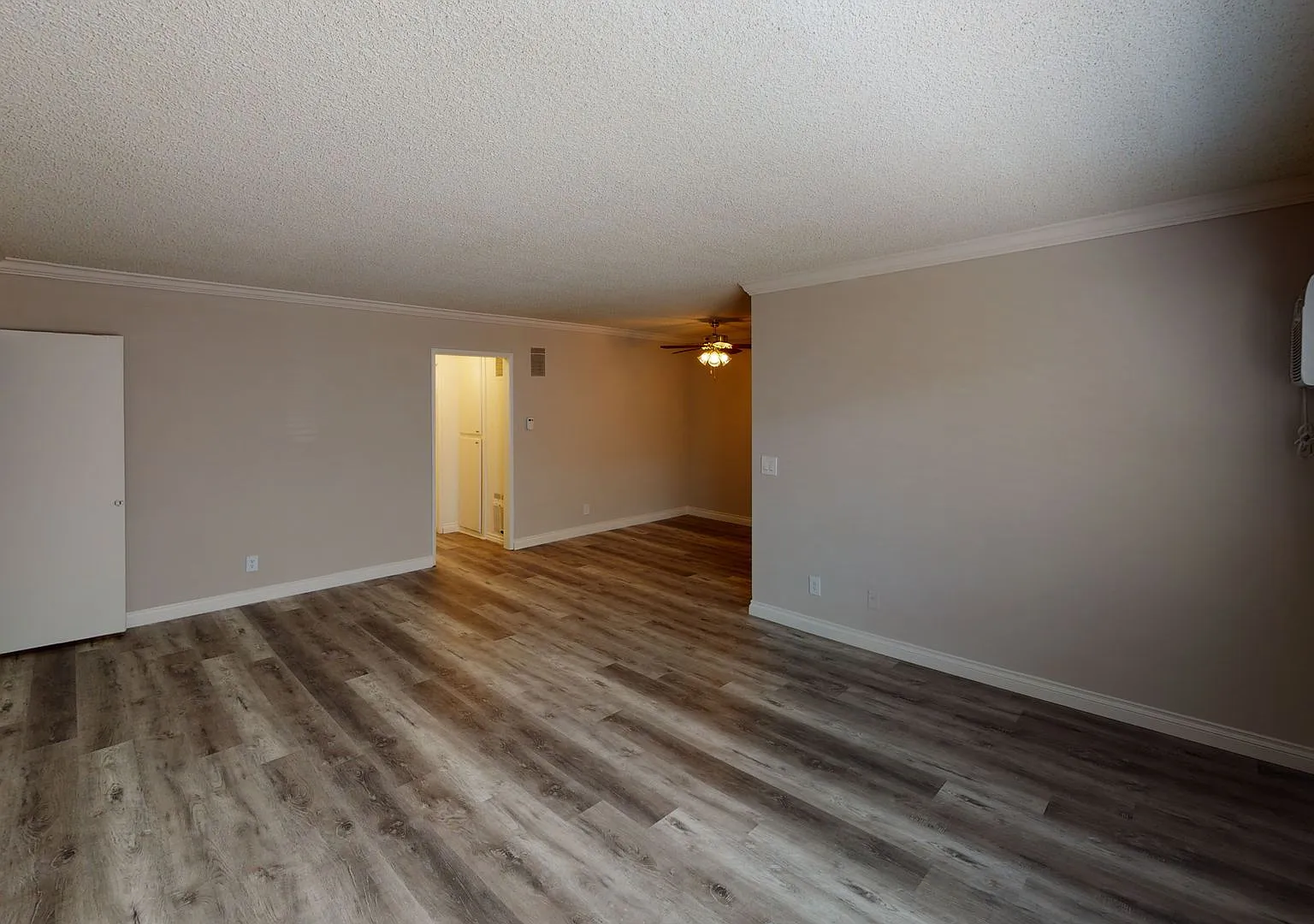 Hayworth Apartments...Gorgeous Newly Remodeled Apartment..Quiet Upscale Residential Neighborhood!... — Photo 3