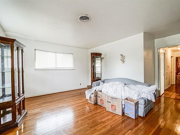 2nd image of 3506 Thornwood Drive