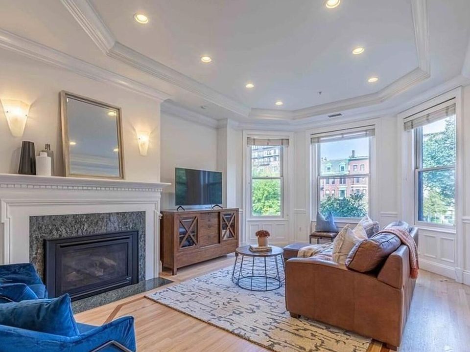 2nd image of 912A Beacon St #4