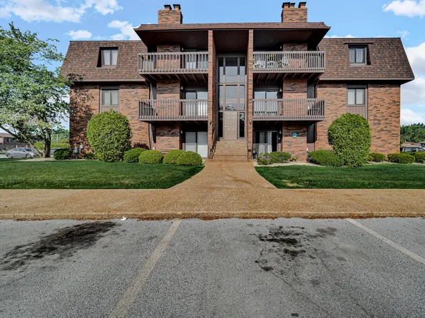 2049 W 45th St #207, Highland, IN 46322