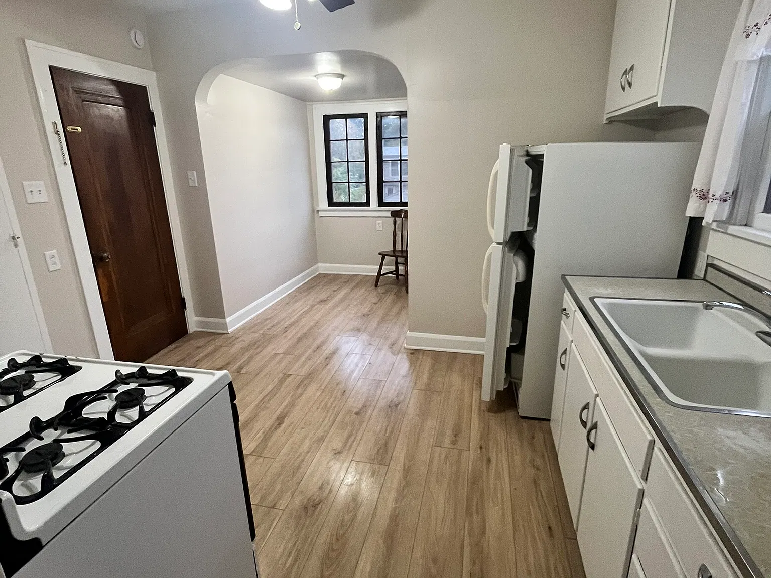 2 bed, 850 sqft, $1,100 — Photo 1
