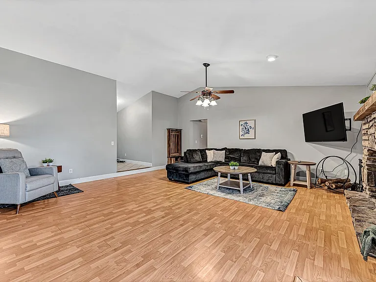1406 Dogwood Dr — Photo 6