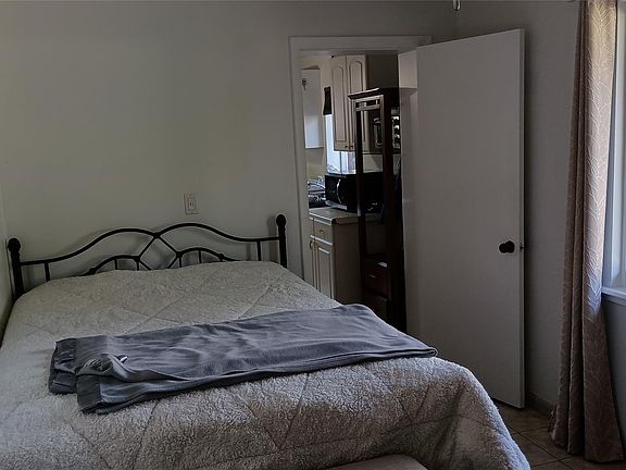 3rd image of 803 NE 21st Dr