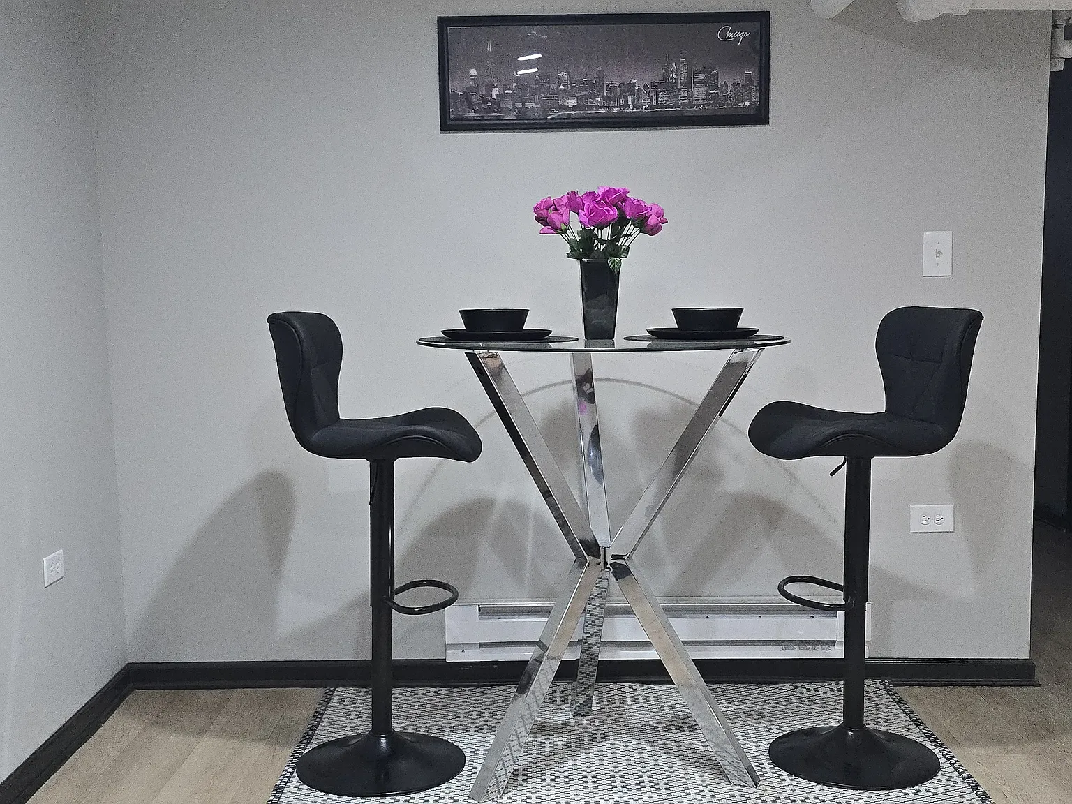 1 bed, 700 sqft, $1,500 — Photo 2