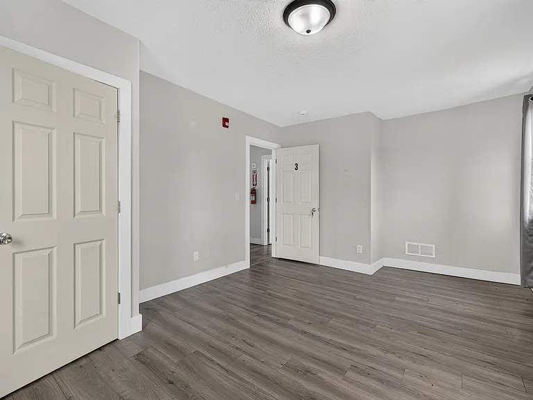 918 Elm St — Photo 24