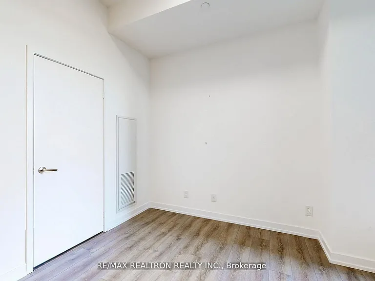 500 Dupont St #301 — Photo 25