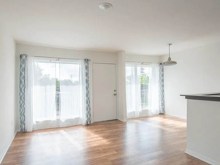 1408 Hughes St #15 — Photo 14