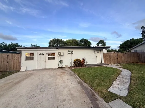 3016 E Palm Dr, Boynton Beach, FL 33435