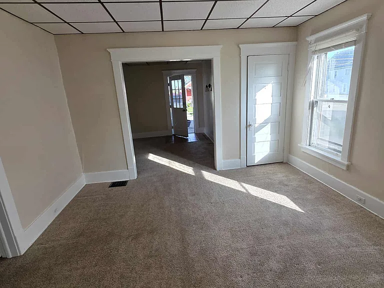 615-617 E 29th St #1 — Photo 2