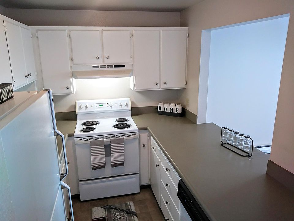1st image of 20 10th Ave S APT 3