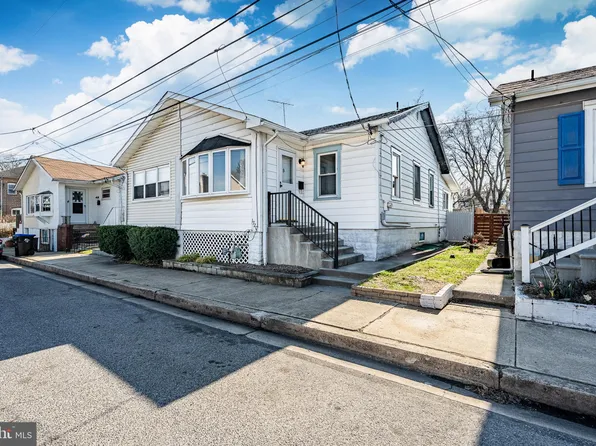 1720 Hewes Ave, Upper Chichester, PA 19061