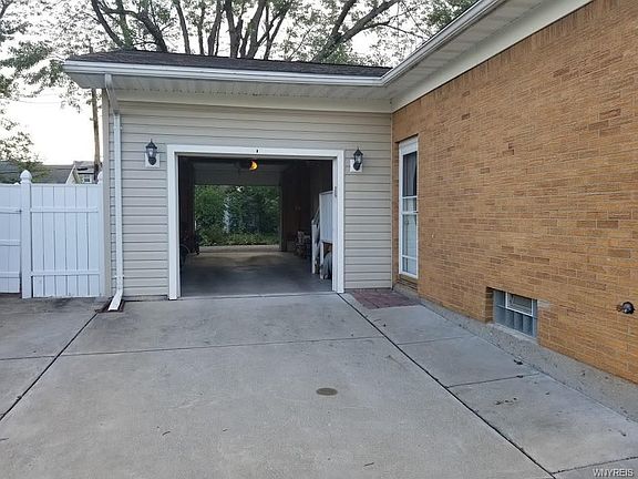 3rd image of 70 Dania Dr