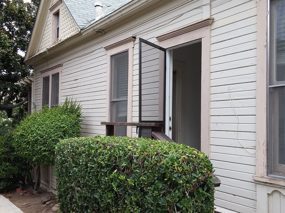 3665-3669 1st Ave.