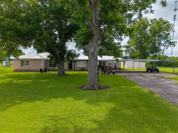 182 County Road 152, Bay City, TX 77414