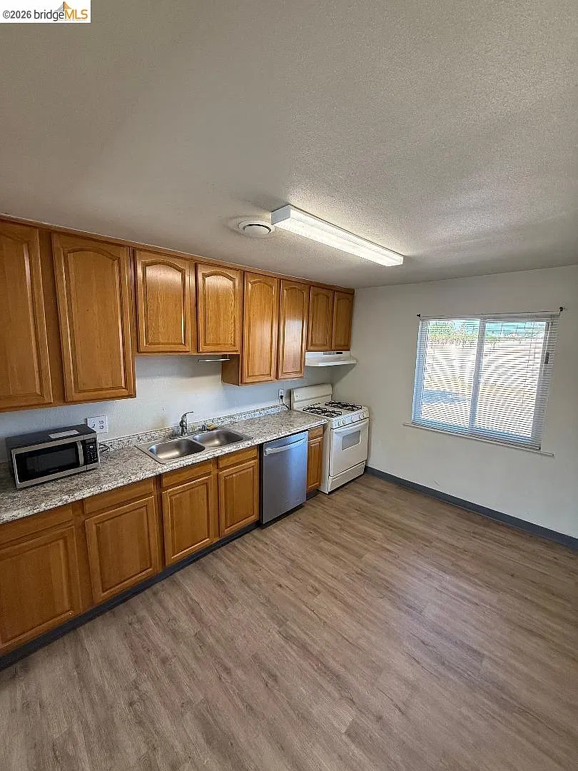 2 bed, 1.0 bath, 850 sqft, $2,450 — Photo 1