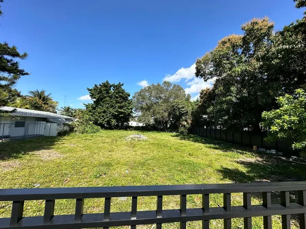 737 NW 107th St N, Miami, FL 33150