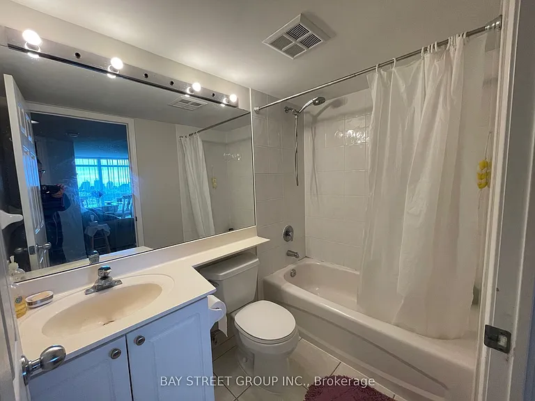 28 Harrison Garden Blvd #911 — Photo 13