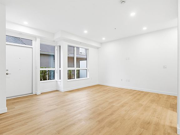 4th image of 390 Guilby St #113