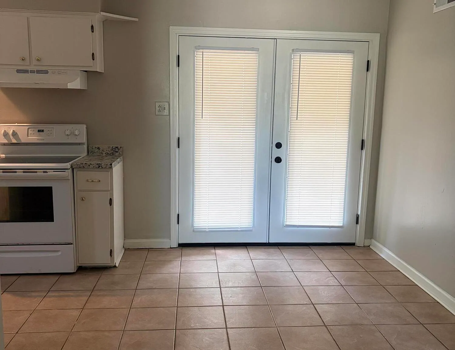 4 bed, 1.5 bath, 1231 sqft, $1,450 — Photo 4