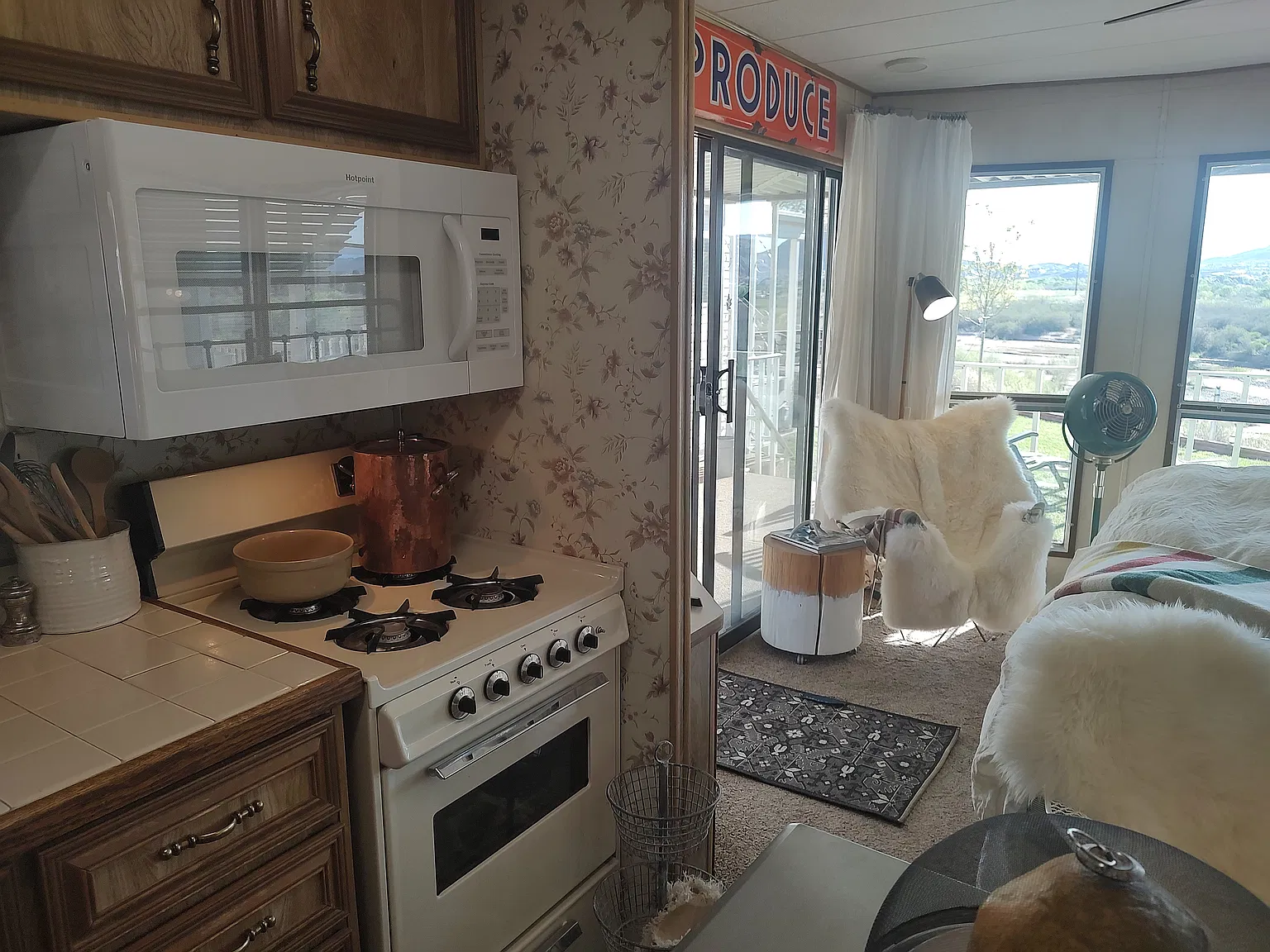 1 bed, 400 sqft, $1,200 — Photo 3