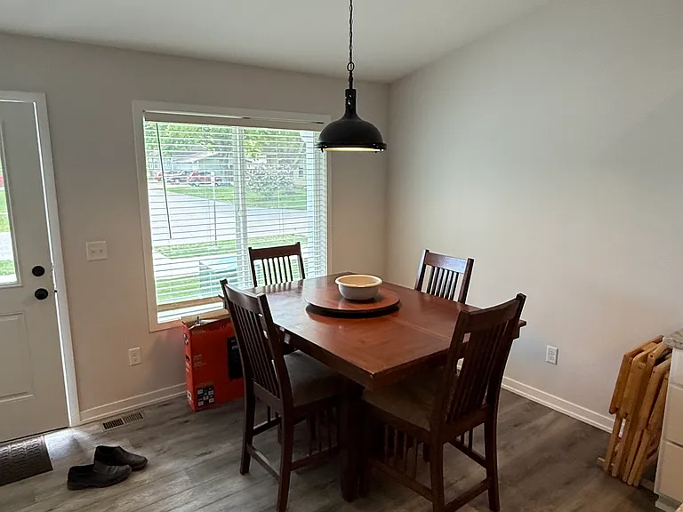 205 E Broadway St — Photo 4