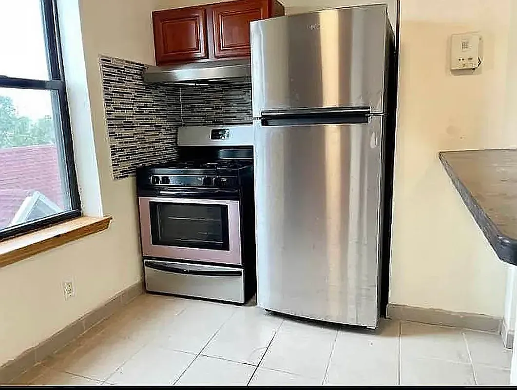 Building Photo - 270 E 31st St #2B