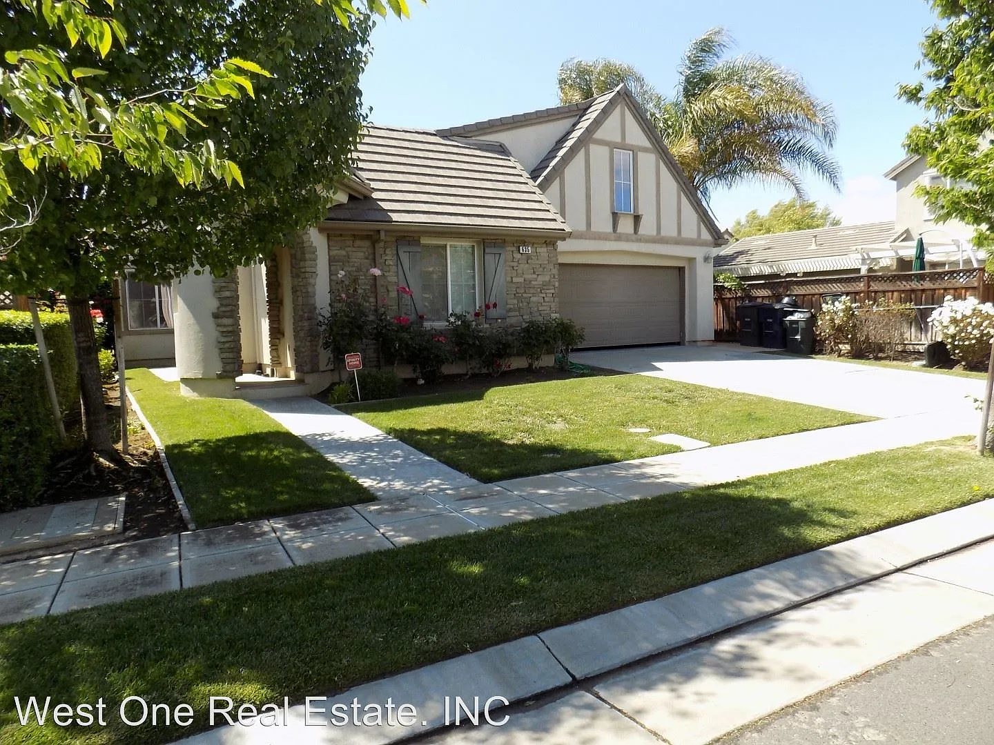 635 Leah Ln photo 1
