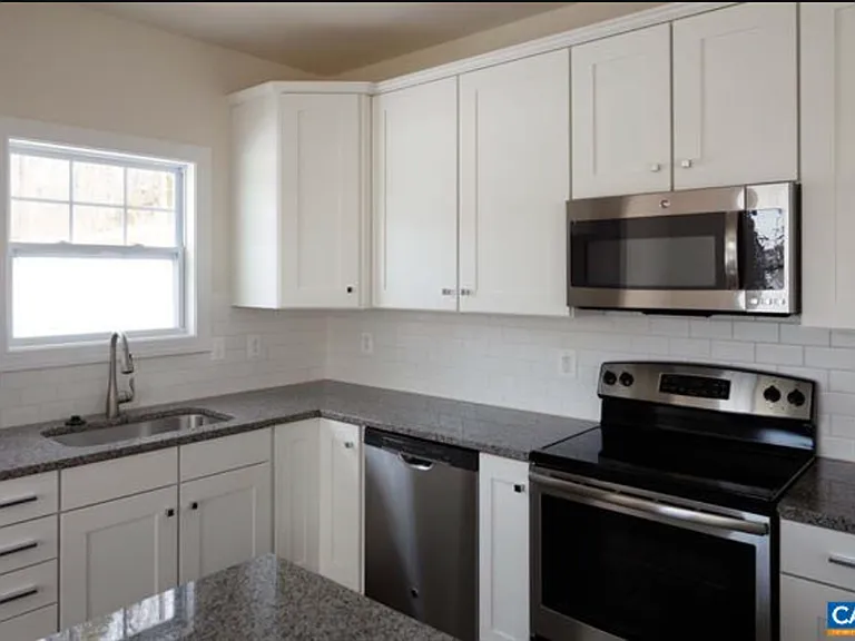2410 Winthrop Dr — Photo 10