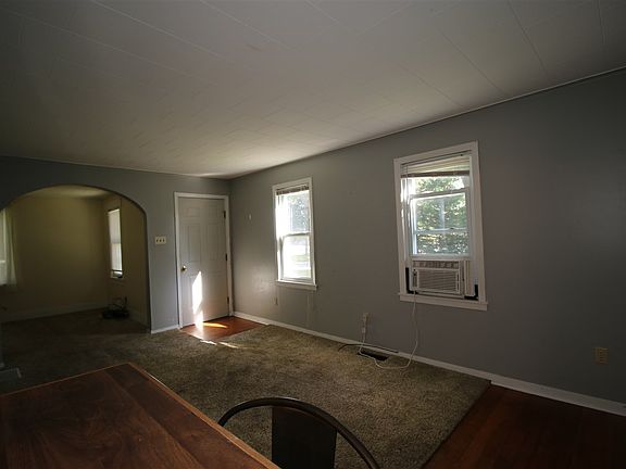 3rd image of 408 4th Ave NE