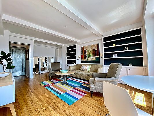 5th image of 465 W 23rd St APT 7F