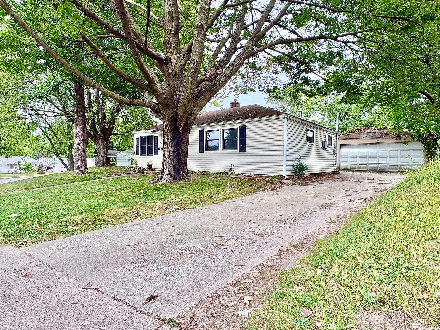 3 bed, 864 sqft, $1,350 — Photo 2