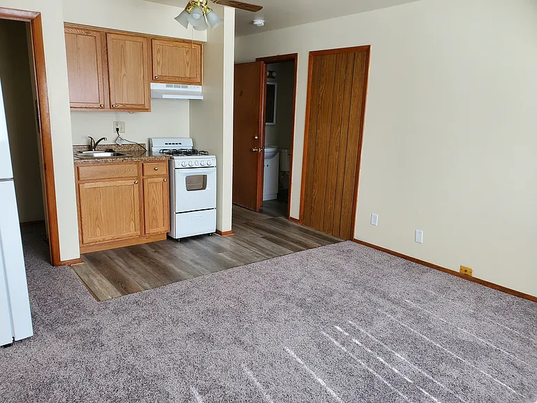 122 Hall St — Photo 4