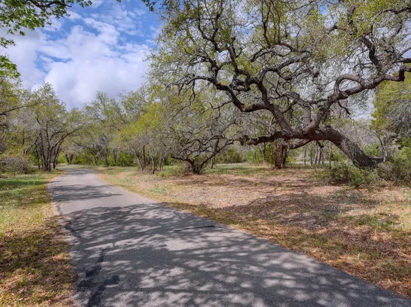 325 Crystal Meadows Dr, Kyle, TX 78640