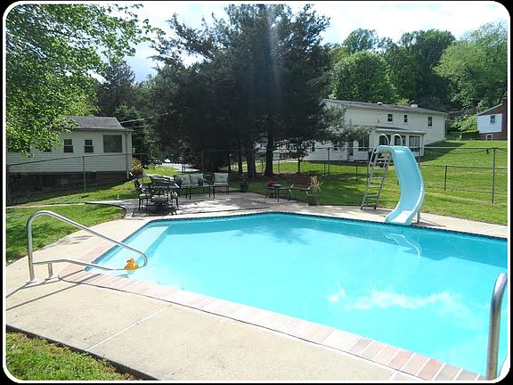 Beautiful In-ground Pool!