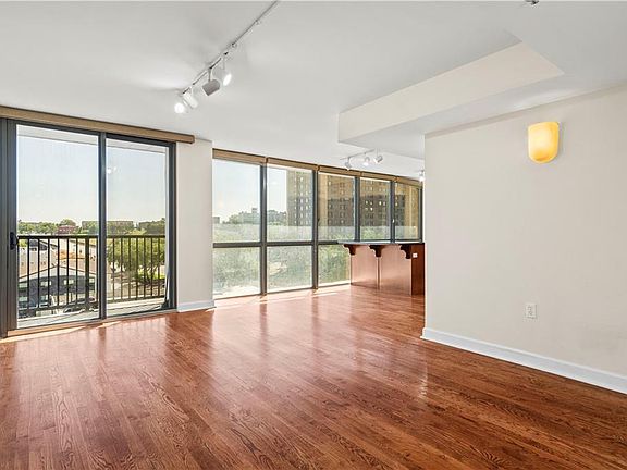 4th image of 600 E Admiral Blvd #704