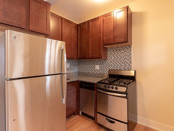 3rd image of 3722 N Pine Grove Ave APT 3W
