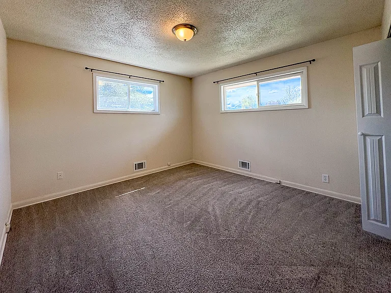 7086 Jennie Dr — Photo 7