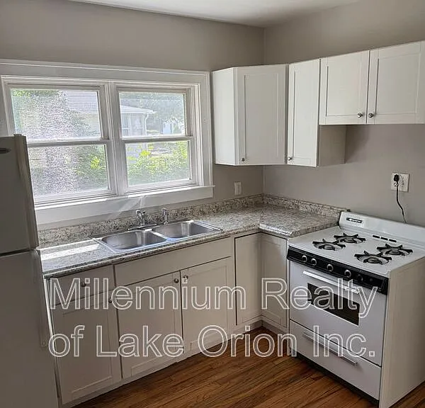 57 E Beverly Ave — Photo 3