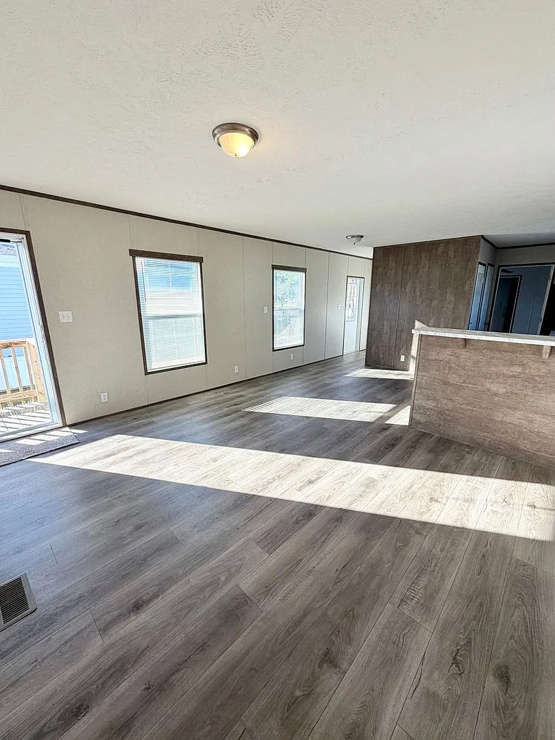 3 bed, 1056 sqft, $1,209 — Photo 4