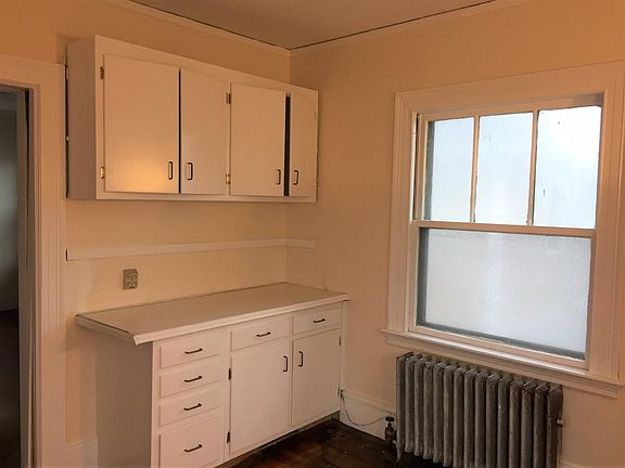 3rd image of 21 Elmgrove Ave APT 4