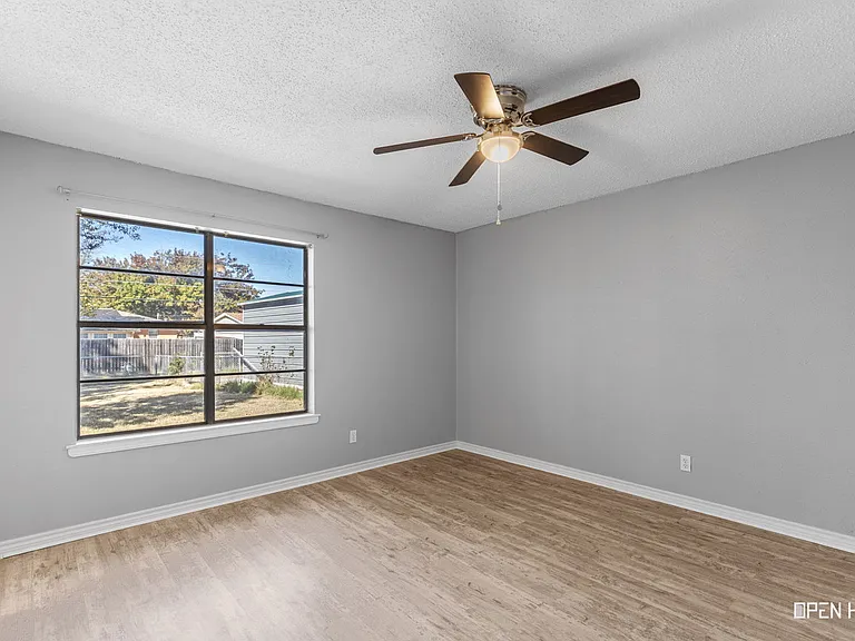 216 Dirks Dr — Photo 16