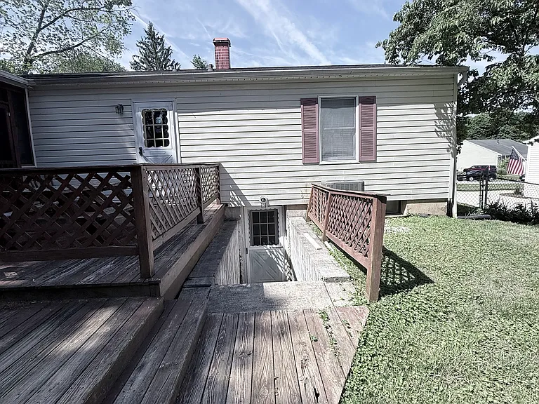 25 Greenview Ave #BASEMENT — Photo 1
