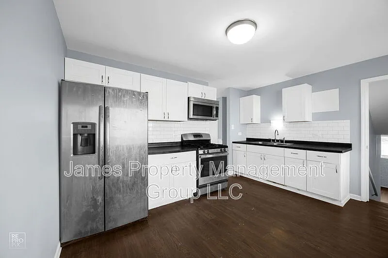 4 bed, 1.5 bath, 1100 sqft, $2,300 — Photo 4